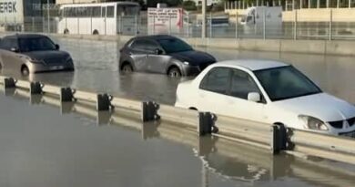 Heavy rainfall in Dubai left cars abandoned on streets